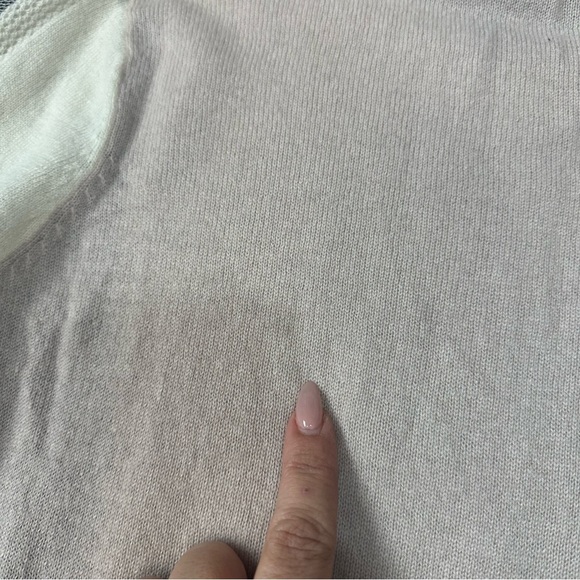 Vince Two Toned Knit 100% Cashmere Sweater Sz Small - Picture 11 of 14